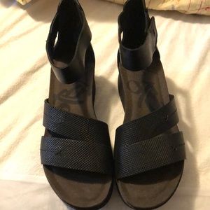 New without tags OTBT black sandals with heels